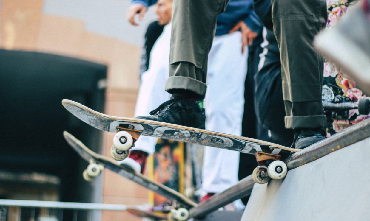 hanging skateboard over edge of ramp - bad skatepark etiquette